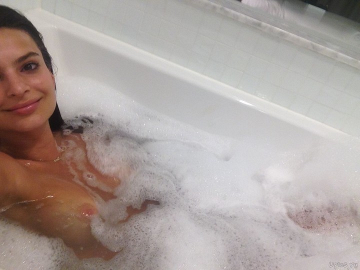 Emily Ratajkowski the fappening leaked nudes celeb teen photos