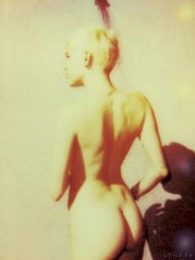 Miley-Cyrus-Naked-011e67db.jpg