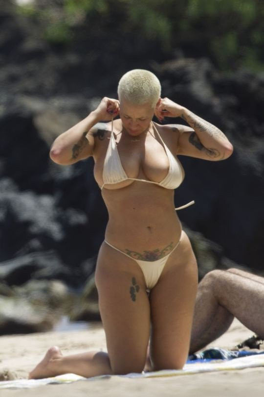 Amber Rose Topless 03 TheFappening.nu 