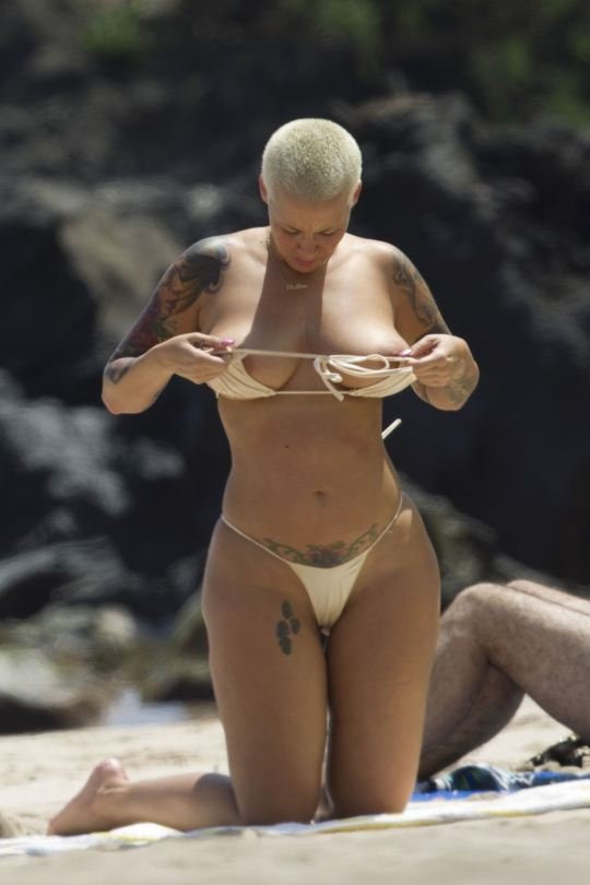Amber Rose Topless 06 TheFappening.nu 
