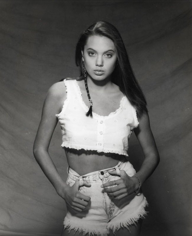 Angelina-Jolie-Young-in-Bikini-03---TheFappening.nu6ccca4104d5476c2.jpg