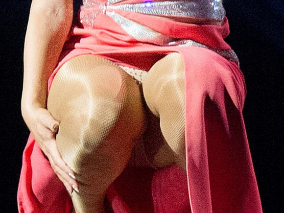 Mariah Carey Flashes Panties During Vegas Performance 09 580x435 TheFappening.nu 