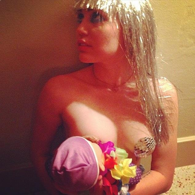 Miley Cyrus Topless 01 TheFappening.nu 