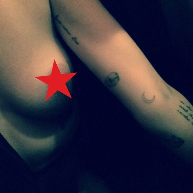 Miley Cyrus Topless 02 TheFappening.nu 