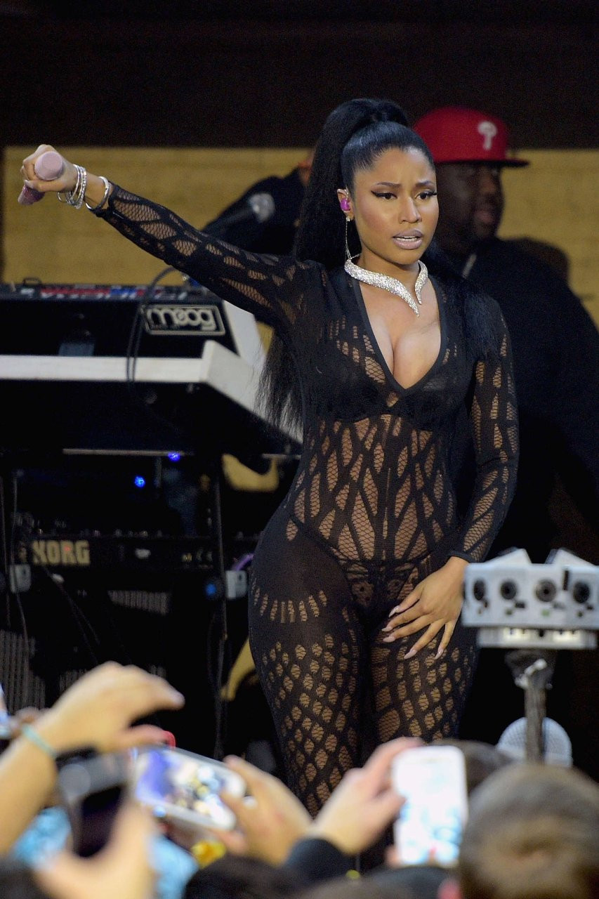 Nicki-Minaj-in-Sexy-Clothing-01---TheFappening.nuc4bbaae51c42e0b9.jpg