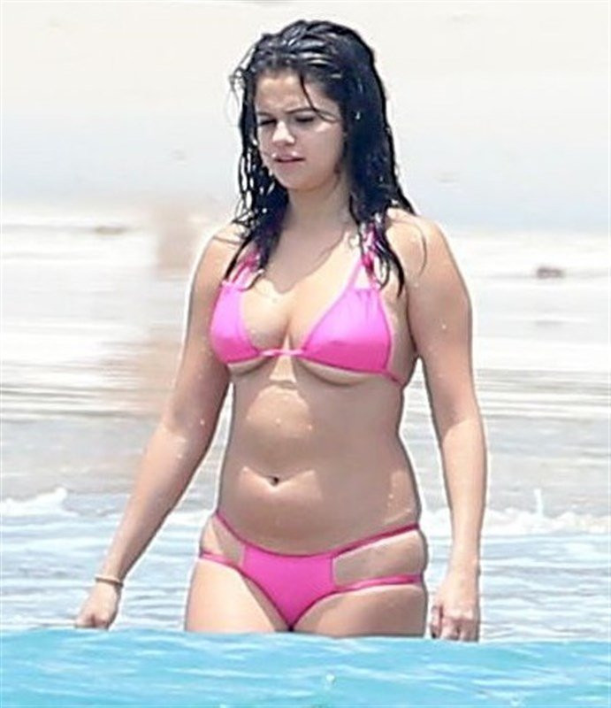 Selena Gomez in Bikini 02 TheFappening.nu 