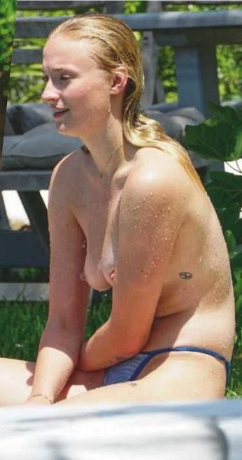 Sophie Turner Nude fappenings.com 3