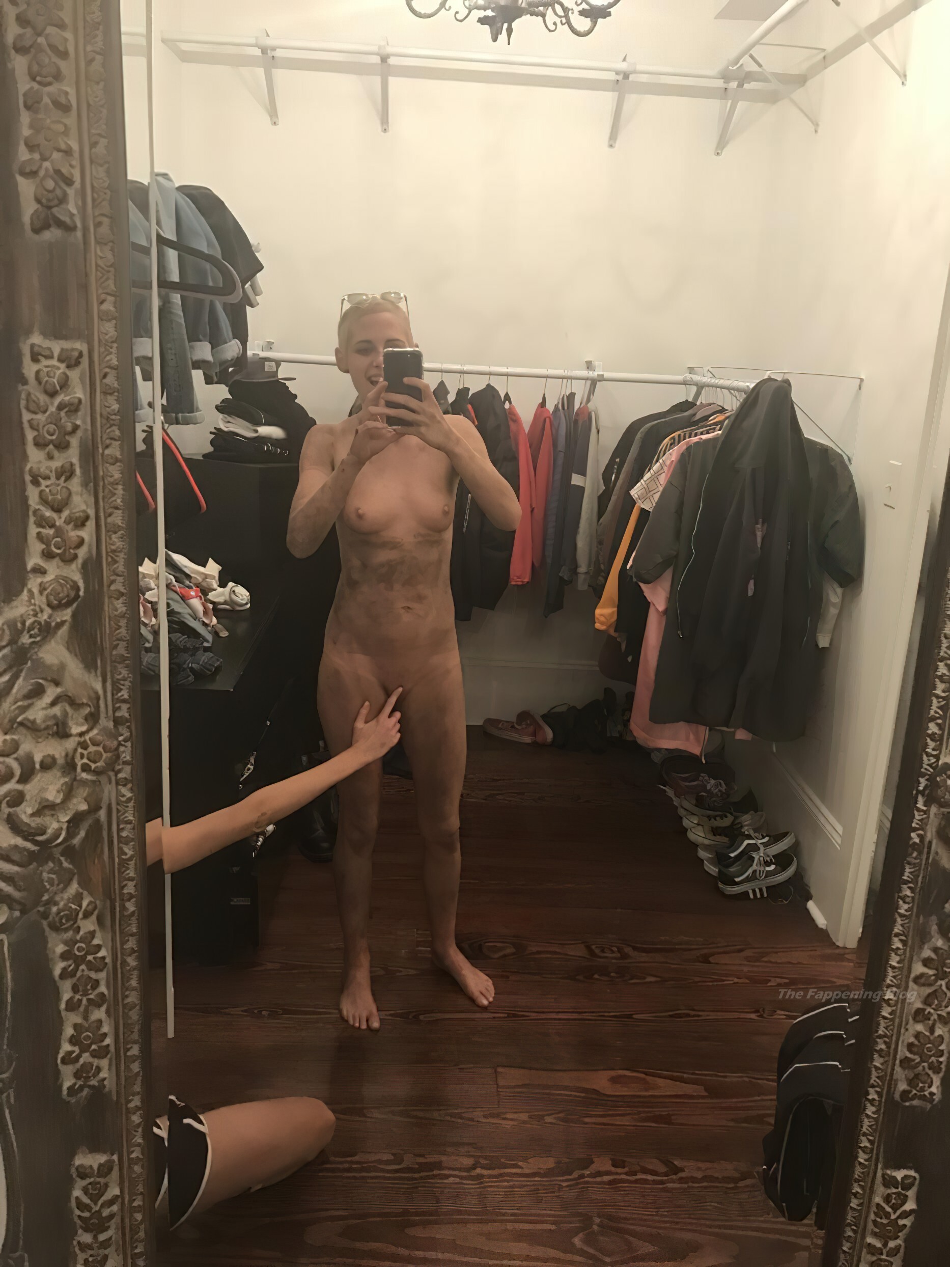 Kristen stewart leaked nude pics